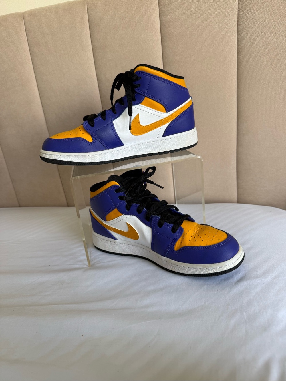 Jordan Kids Mid-High Sneakers in Purple/Gold/White